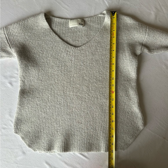 Wilfred Free Aritzia Wolter Waffle Knit Italian Merino Wool V-Neck Sweater Sz M - Picture 9 of 13